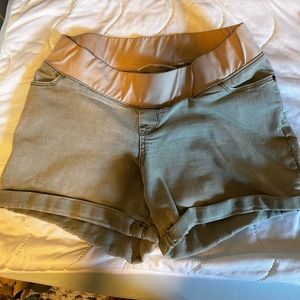 3/$20 Liz Lange maternity shorts